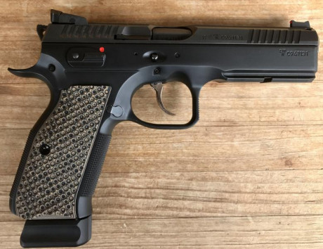Hola vendo mi CZ Shadow 2, estado impecable, a tirado maximo 300 tiros a diana de precision, cachas Grip 02