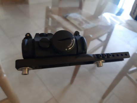 Vendo Aimpoint micto H2 de 2 moas.
Con bases American defense QD. 450 €.
Con base Aimpoint para Leupold 142