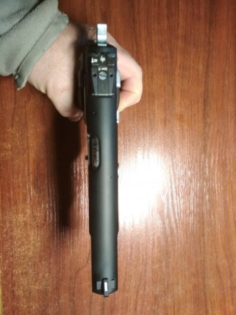 Hola.  Vendo esta pistola de 9mmP. de 13 disparos mas uno. dos cargadores, su maletín original. Prácticamente 01