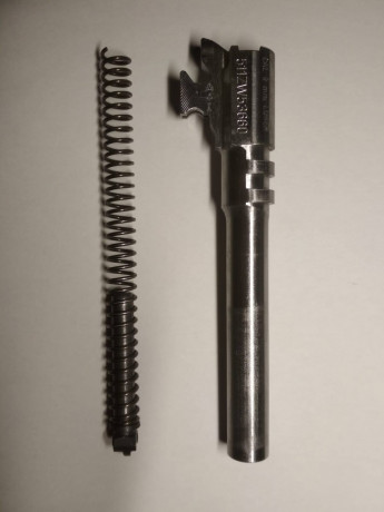 Hola.  Vendo esta pistola de 9mmP. de 13 disparos mas uno. dos cargadores, su maletín original. Prácticamente 20