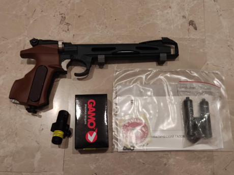Vendo pistola Baikal modelo MP 657de CO2 de calibre 4.5, comprada en Julio 2021 y con un uso mínimo. La 01