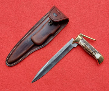 Cuchillo con hoja de acero Molibdeno Vanadio de dureza 57-58HRC, con empuñadura de asta de ciervo con 01
