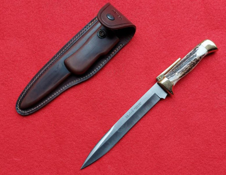Cuchillo con hoja de acero Molibdeno Vanadio de dureza 57-58HRC, con empuñadura de asta de ciervo con 00