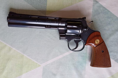 Vendo este mítico revolver Colt Pyton de 6".
Puede disparar tanto el .357 Magnum como el 38 Special. 02