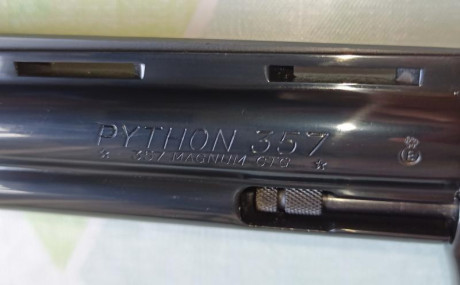 Vendo este mítico revolver Colt Pyton de 6".
Puede disparar tanto el .357 Magnum como el 38 Special. 01