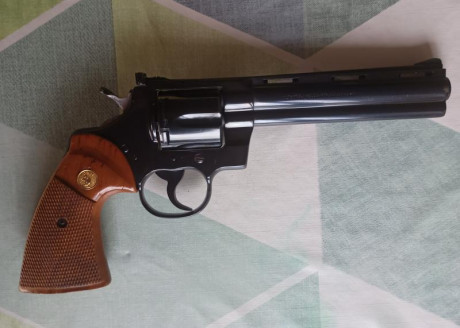 Vendo este mítico revolver Colt Pyton de 6".
Puede disparar tanto el .357 Magnum como el 38 Special. 00
