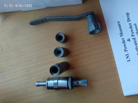 Vendido      dosificador pólvora jornady válido para prensa o para banco trae los dos sistemas con dos 11