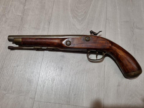 Buenas noches.
Me han regalado una pistola Dikar, calibre 45, bastante antigua, que ha estado muchos años 81