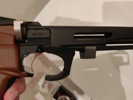 Vendo pistola Baikal modelo MP 657de CO2 de calibre 4.5, comprada en Julio 2021 y con un uso mínimo. La 11