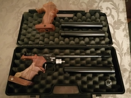 Vendo PARDINI K2S, con mango RinkFormgriff.

Con 3 cilindros, uno de ellos válido hasta 2032, los demás 01