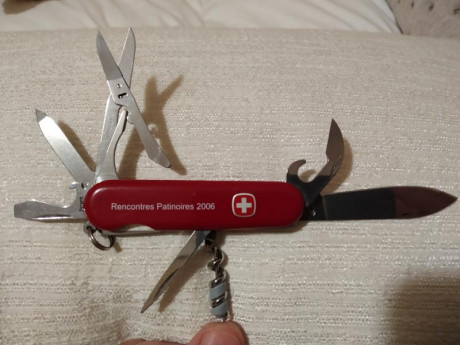 Pongo a la venta una pieza suiza de la casa Wenger, absorbida por Victorinox. s uan pieza ya imposible 01