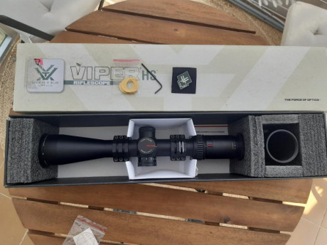 Se vende visor Vortex viper hs 4-16x44, en buen estado con anillas warne tactical, tiene una pequeña marca 170