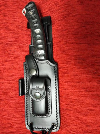 Vendo este cuchillo jeo tec número 35 nuevo con su caja original funda de piel , cachas con separadores 00