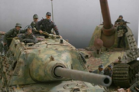 Abro este hilo ya que no puedo trasladar el de maquetas en conversación general, y porque pretendía dar 52