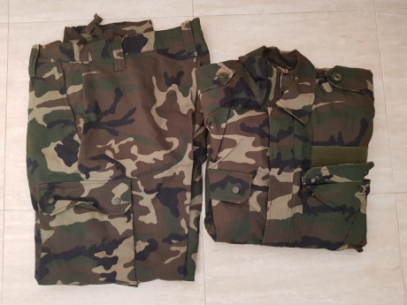 Uniforme Boscoso talla 2N (una 42/44 civil). Nuevo sin uso.

30 con envio incluido correo certificado. 00