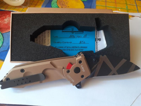 Vendo esta magnífica navaja. Nunca usada, solo expuesta. Perfecta, ni una raya. Es un bisturí.
Precio 02