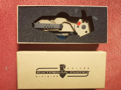 Vendo esta magnífica navaja. Nunca usada, solo expuesta. Perfecta, ni una raya. Es un bisturí.
Precio 00