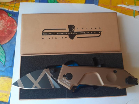 Vendo esta magnífica navaja. Nunca usada, solo expuesta. Perfecta, ni una raya. Es un bisturí.
Precio 10
