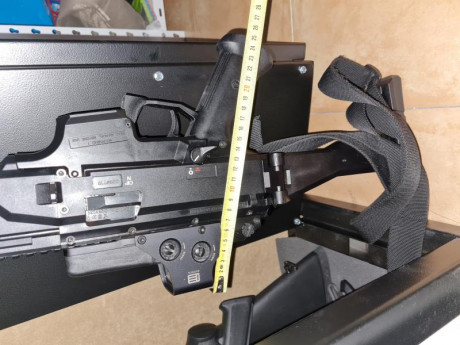Hola,

¿Alguien que tenga un armero Infac SKT7 o SKT10 con 7/10 armas con visor y pueda medir el fondo 40