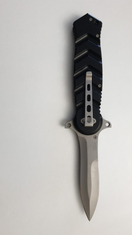 Se vende Boker Magunm en perfecto estado.
Precio, 125€ 10