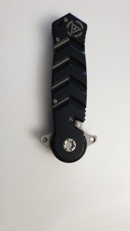 Se vende Boker Magunm en perfecto estado.
Precio, 125€ 21