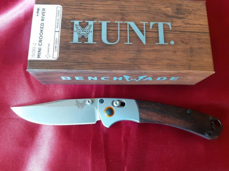 Pongo a la venta esta preciosa navaja de Benchamade. Precio en Lamnia : 231 E. La vendo por 160 E puesta 02