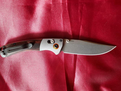 Pongo a la venta esta preciosa navaja de Benchamade. Precio en Lamnia : 231 E. La vendo por 160 E puesta 00