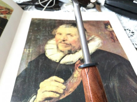 Cuchillo artesanal, fabricado a partir de navaja de afeitar alemana. La forma del mango, muy comoda, esta 12