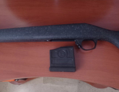 A petición de un amigo; se vende culata de Bergara B14 con cargador extraible del BHR. La vende en 300€. 01