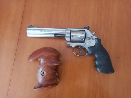 Vendo Smith & Wesson 686 de 6" como nuevo. Calibre 357 mágnum pero dispara 38 especial y 38 wad 01