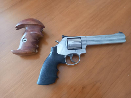 Vendo Smith & Wesson 686 de 6" como nuevo. Calibre 357 mágnum pero dispara 38 especial y 38 wad 00