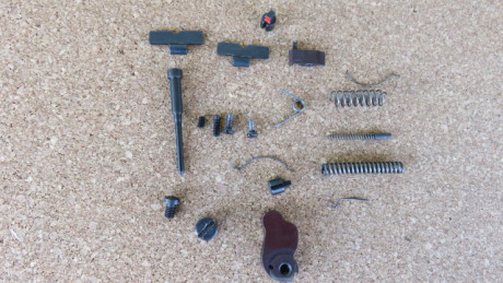 Vendo recambios para pistola del 22LR VOSTOK MARGOLIN muy difícil de encontrar, alunas piezas  son nuevas 00