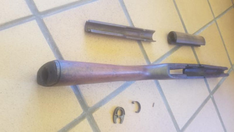 Buenas noches,

Tengo estas maderas y piezas que desmonté del fusil Garand M1 que me compré traído de 00