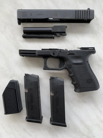 Vendo Glock 19 de 3ª Generación, en estado de REESTRENO.
Pistola compacta del calibre 9 Parabellum con 12