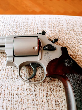 Vendo revólver S&W International, calibre 357 mágnum /38.
Prácticamente nuevo.
Miras regulables en 00