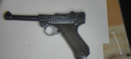 Hola, pongo a la venta mi Luger P08 de cañón de 5"

El arma tiene toda la numeración coincidente 40