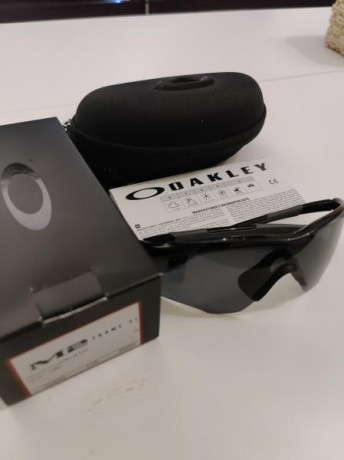 Originales con estuche rígido. Grado 8/10
Precio 50 euros. Están en Málaga. Se hacen envios 02