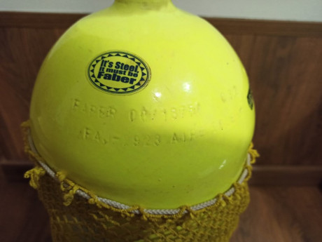 Un amigo me ha pedido que le ponga en venta esta botella para cargar carabinas PCP. Es de 15 litros y 02