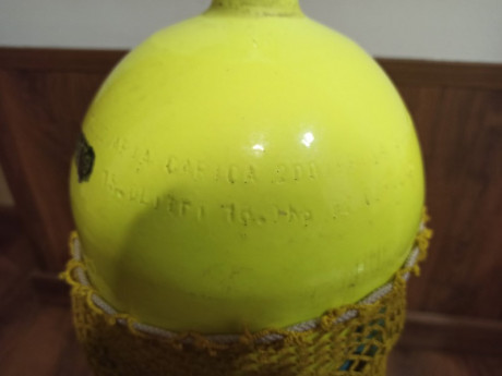 Un amigo me ha pedido que le ponga en venta esta botella para cargar carabinas PCP. Es de 15 litros y 10