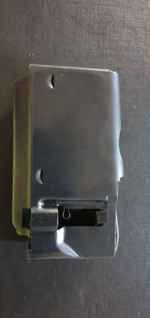 Buenas a todos.
Un amigo vende cargador para FN BROWNING MKII y MKIII, de dos balas, del calibre 300 winchester 01