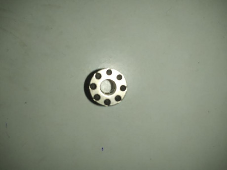 Se vende compensador de 8 agujeros para pistolas Steyr nuevo sin estrenar. Precio:35 euros. Portes pagados. 02