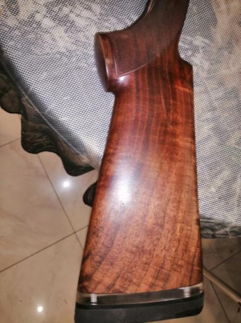 Practicamente sin uso alguno.Se entrega con dos juegos de gatillos y cantonera especial. Inmaculada.Perfecta 12