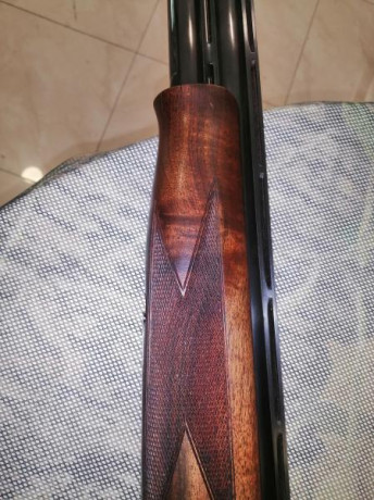 Practicamente sin uso alguno.Se entrega con dos juegos de gatillos y cantonera especial. Inmaculada.Perfecta 10