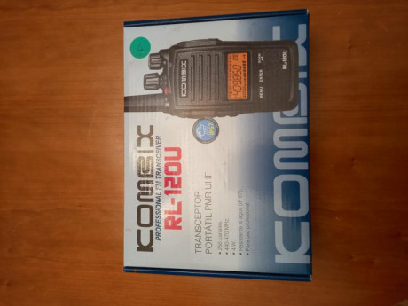 Vendo estación de radio portátil Kombix RL 120 U programada para Cataluña y Aragón. 255 canales. Está 02