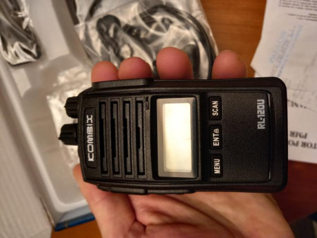 Vendo estación de radio portátil Kombix RL 120 U programada para Cataluña y Aragón. 255 canales. Está 00