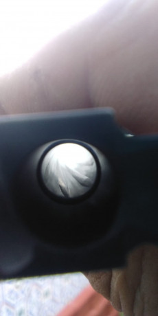 Buenas tardes un amigo vende pistola por no hacer uso de ella lleva maletín para trasporte dos cargadores 21