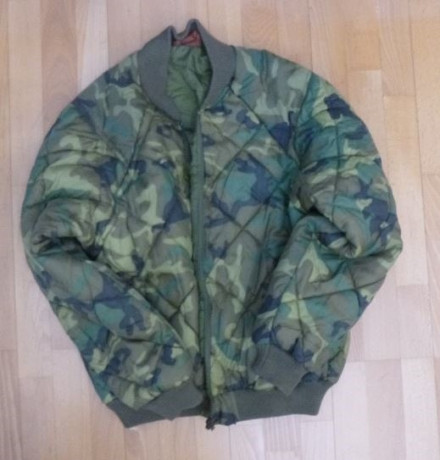 Cazadora Bomber camuflaje boscoso español, años 90, muy buen estado. Talla 5 Equivale a talla L/Xl civil. 00