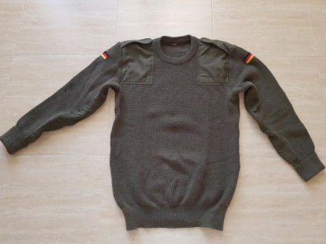 Jersey militar alemán talla 48. Medidas de axila a axila 48 cm. Manga desde el hombro al puño 58 cm y 02