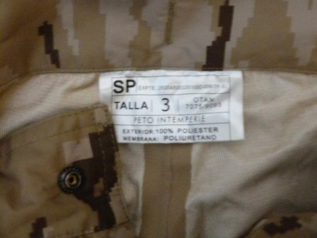 Traje intemperie árido pixelado español, talla 3, equivale a XL civil.
NO GORE-TEX, resiste muy bien lluvias 00