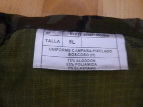 Uniforme pixelado boscoso español. Nuevo, en su bolsa, talla 5 L equivale a XXL civil.

50 más envío certificado 01
